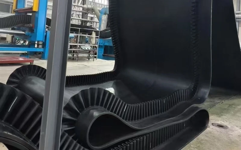 Endless corrugated sidewall conveyor belt Endless corrugated sidewall conveyor belt